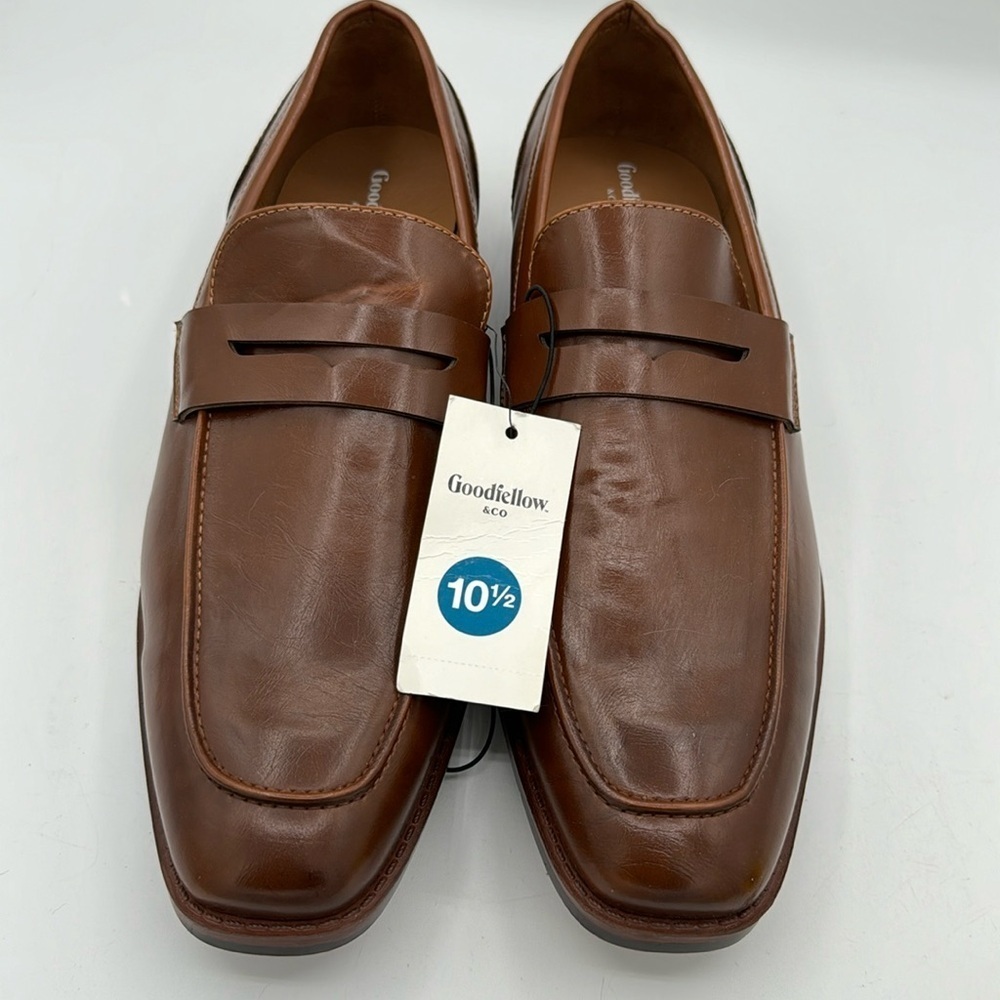 Goodfellow Sanford Penny Loafer NWt Size 10 & 1/2 one crease on right shoe